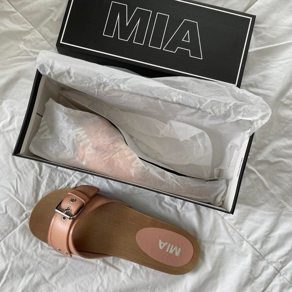 MIA Blush Slide with Buckle- size 8